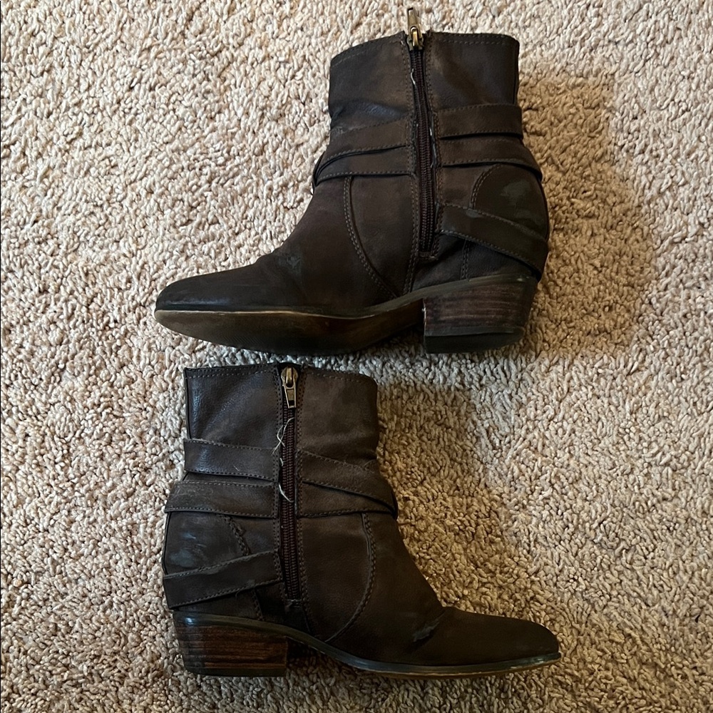Crown Vintage Women's Brown Ankle Boots-Size 7.5